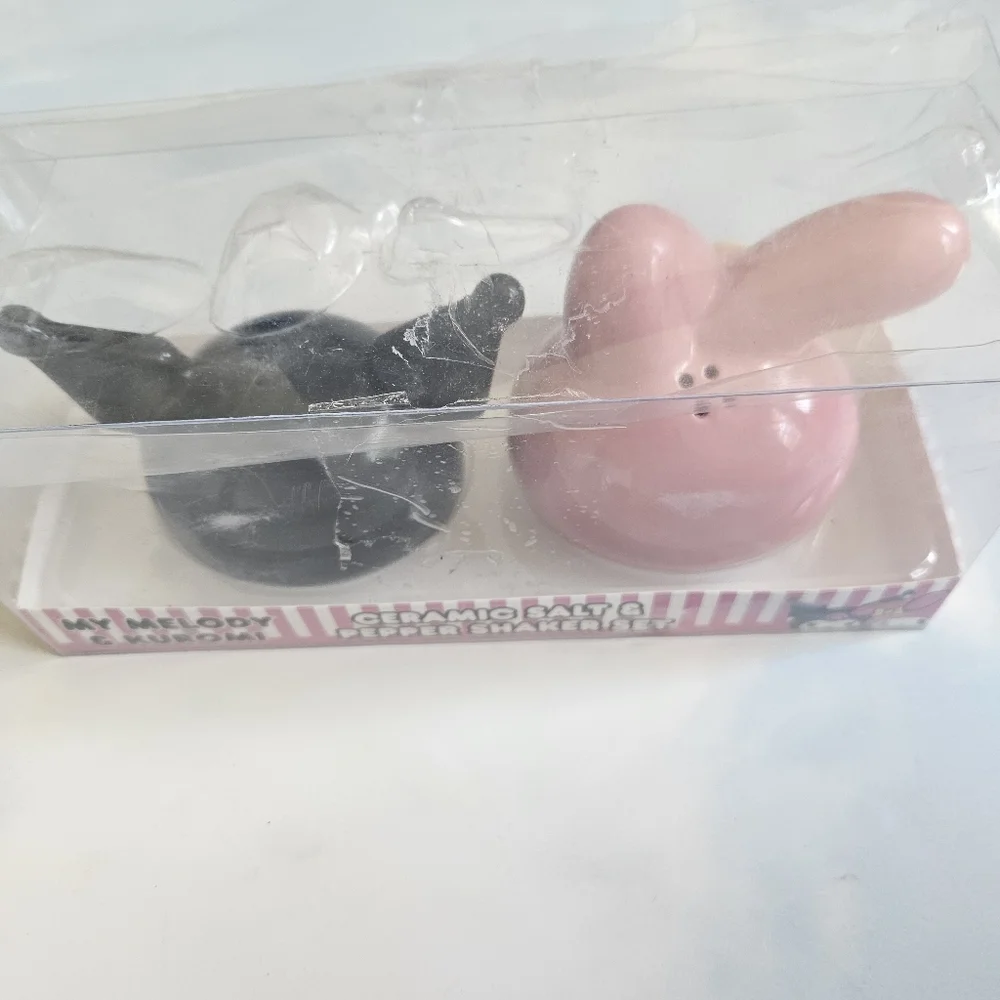 Hello Kitty Pink & Black Ceramic Salt & Pepper Shaker Set Brand New